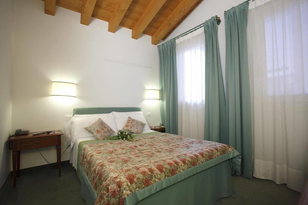 Albergo Al Moretto Castelfranco Veneto Exterior foto