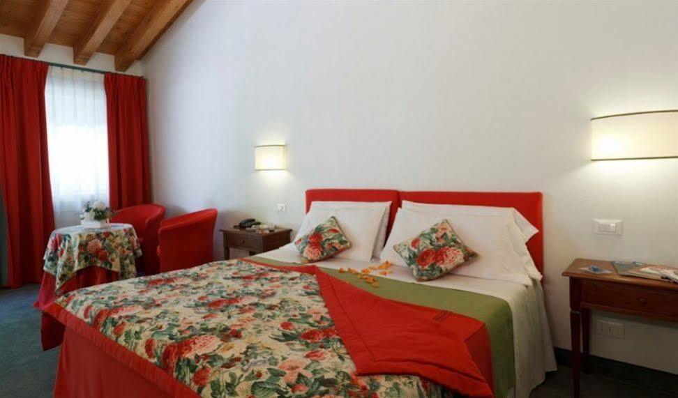 Albergo Al Moretto Castelfranco Veneto Exterior foto